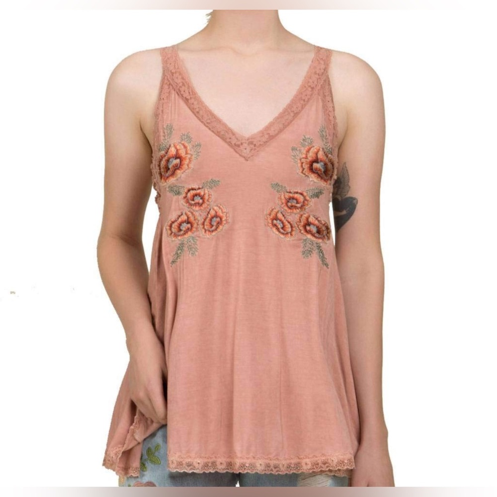 POL Peach Lace-Trim Floral Embroidered V-Neck Tank